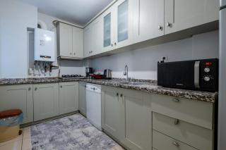Spacious 3-Bedroom Central Apartment - 3