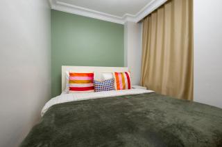 Spacious 3-Bedroom Central Apartment - 1
