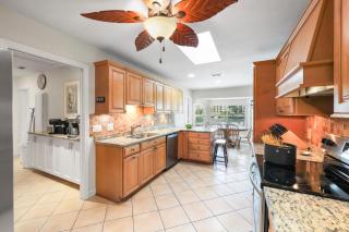 Pet-friendly waterfront home steps to beach/pool - Marco Island - 2
