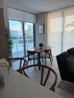 Stylish 2BR Quadro Luxe Stay in Design District - Miami - 3