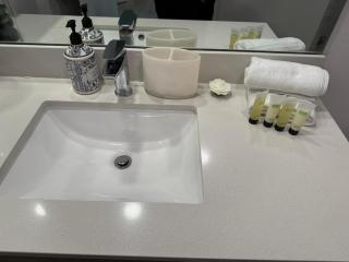 Stylish 2BR Quadro Luxe Stay in Design District - 7