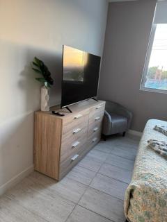Stylish 2BR Quadro Luxe Stay in Design District - Miami - 8