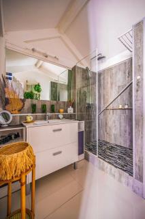 Cottage Beach House NBBC 2, beachfront, pools - Baie Nettle - 3