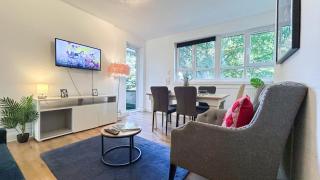 Bright 3-bedroom flat with Private Balcony and FREE WiFi near Finsbury Park , Manor House , Highbury , Islington - 9