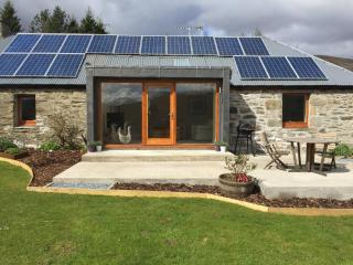 Sams Cottage with Loch Tay Vistas and Hot Tub - 5