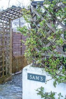 Sams Cottage with Loch Tay Vistas and Hot Tub - 9