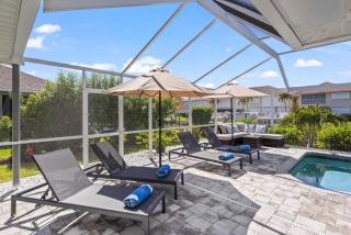 Villa Sunny Side Up - 3 Bedroom Waterfront Pool Villa with Gulf Access - 1