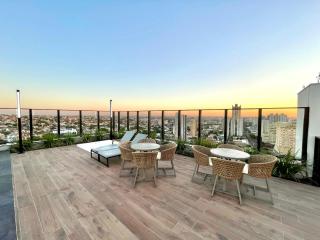Flat Alto e Completo Com linda Vista da Cidade - 2