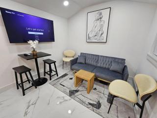 Comfy Tiny Home WP Large Private Deck Queen bed - 6