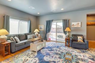 3BR 2BA Kingman Home w Patio Fire Pit - 6