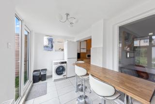 4 Bd House Sleeps 8 with Garden-Tv-Internet - Gillingham - 2