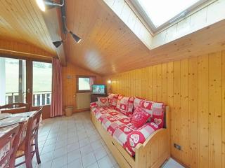 Appartement ensoleillé 2 étoiles, 6 couchages, proche pistes, balcon sud, navette ski - FR-1-241-94 - 7