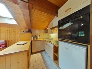 Appartement ensoleillé 2 étoiles, 6 couchages, proche pistes, balcon sud, navette ski - FR-1-241-94 - 3