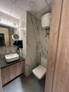 Easy Stayz - Comfy stays in Greater Noida near Expo Mart - 1