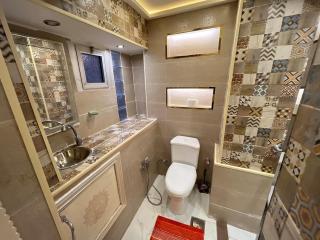 شقة فندقية بالزمالك خلف فندق ام كلثوم اطلالة جانبية على النيل - Cairo - 2