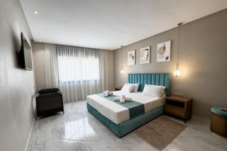 Luxury Apartment with Private Patio & City Charm - Al Hoceïma - 4