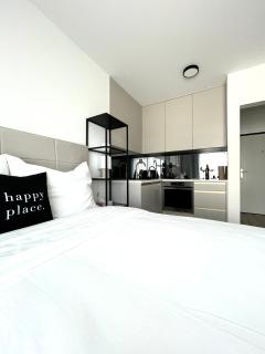 Brand New Minimalist Flat, Free Parking & Wifi - 0