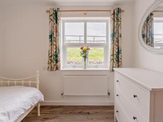 3 Bed in Newport 90246 - Newport - 4