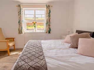 4 Bed in Newport 90249 - Newport - 9