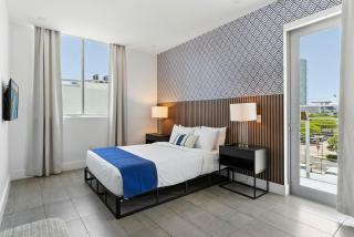 South Beach Sleek 2BR Getaway - 0