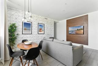 South Beach Stylish 2BR Retreat - 5