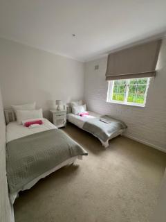 Stylish 2 Bedroom Cottage - Vineyard Views & Stunningly beautiful surroundings - 2