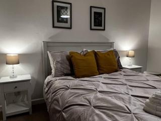 Charming 4-Bed House in Cheltenham Free Parking - Cheltenham - 5