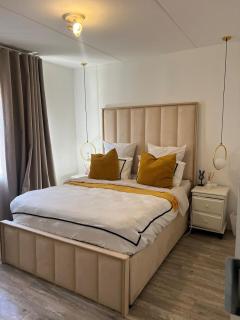 Modern 2BR apartment close 2 OR Tambo - Boksburg - 8