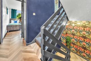 Large 4 Bedroom House - Sleeps 10 - Birmingham City Centre - Perfect for Work, Families, Groups, Business Travellers & Contractors - FREE PARKING - By 02 Academy, Bullring, Newstreet, Selfridges - SMART TVs in all rooms - 4