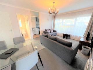 Dog Friendly Chalet With Outdoor Seating At Broadland Park And Marina Ref 12050B - Lowestoft - 9