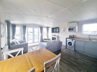 Elm 35 Hot Tub - Garton - 8