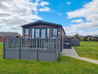 Elm 35 Hot Tub - Garton - 6