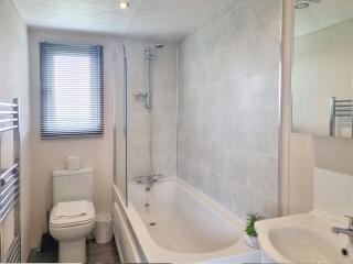 Elm 35 Hot Tub - Garton - 4