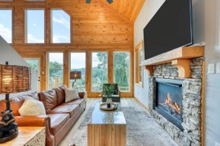 Hot Tub Game Room Views Near Downtown Gatlinburg Perfect Too by AvantStay - 5