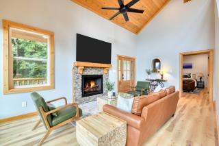 Hot Tub Game Room Views Near Downtown Gatlinburg Perfect Too by AvantStay - Gatlinburg - 3