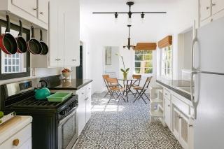 Enchanting Gated Hollywood Hills Oasis with Tranquil Treet-Top Views, Outdoor Living Room and Patios, Magical Zen Garden, Plus Bonus Romantic Guest House and Free Garage in LA's Most Desirable Central Serene Area, Sleeps 8-10 - 2