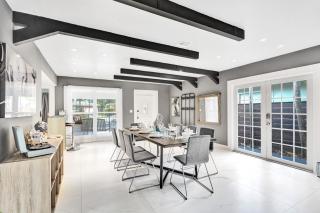 Trendy 4 Bedroom Pool Home Minutes from the Beach - Hollywood - 6