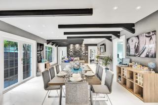 Trendy 4 Bedroom Pool Home Minutes from the Beach - Hollywood - 8