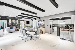 Trendy 4 Bedroom Pool Home Minutes from the Beach - Hollywood - 7