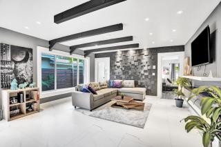Trendy 4 Bedroom Pool Home Minutes from the Beach - Hollywood - 9
