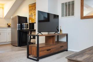 Private Suite Near It All - Prime Location - 5