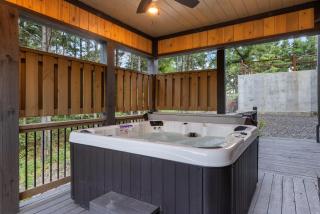 Rustic Escape Hot Tub & BBQ - 3