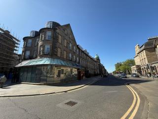 Prime Central Edinburgh 2 bed - 2