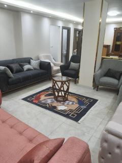 شارع أحمد قاسم جودة الدور الخامس عمارة رقم ثلاثة - Cairo - 2