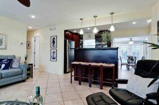 Gorgeous private Pool! Walk to Stunning Beach -os - 4