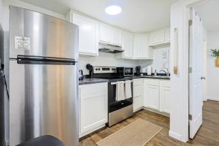 Chic 1BR Near University - Maryville - 7
