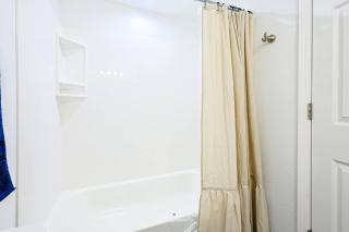 Chic 1BR Near University - 2
