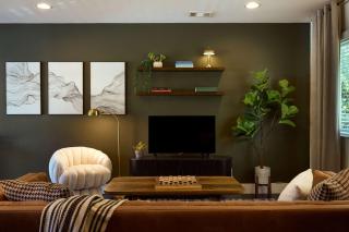 NEW Designer Hollywood Hills Hideaway by Universal - 5