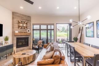 Slope Sight by AvantStay A Location w Hot Tub - 2