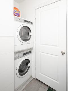 Spacious 3BR Retreat Near Times Square - 2